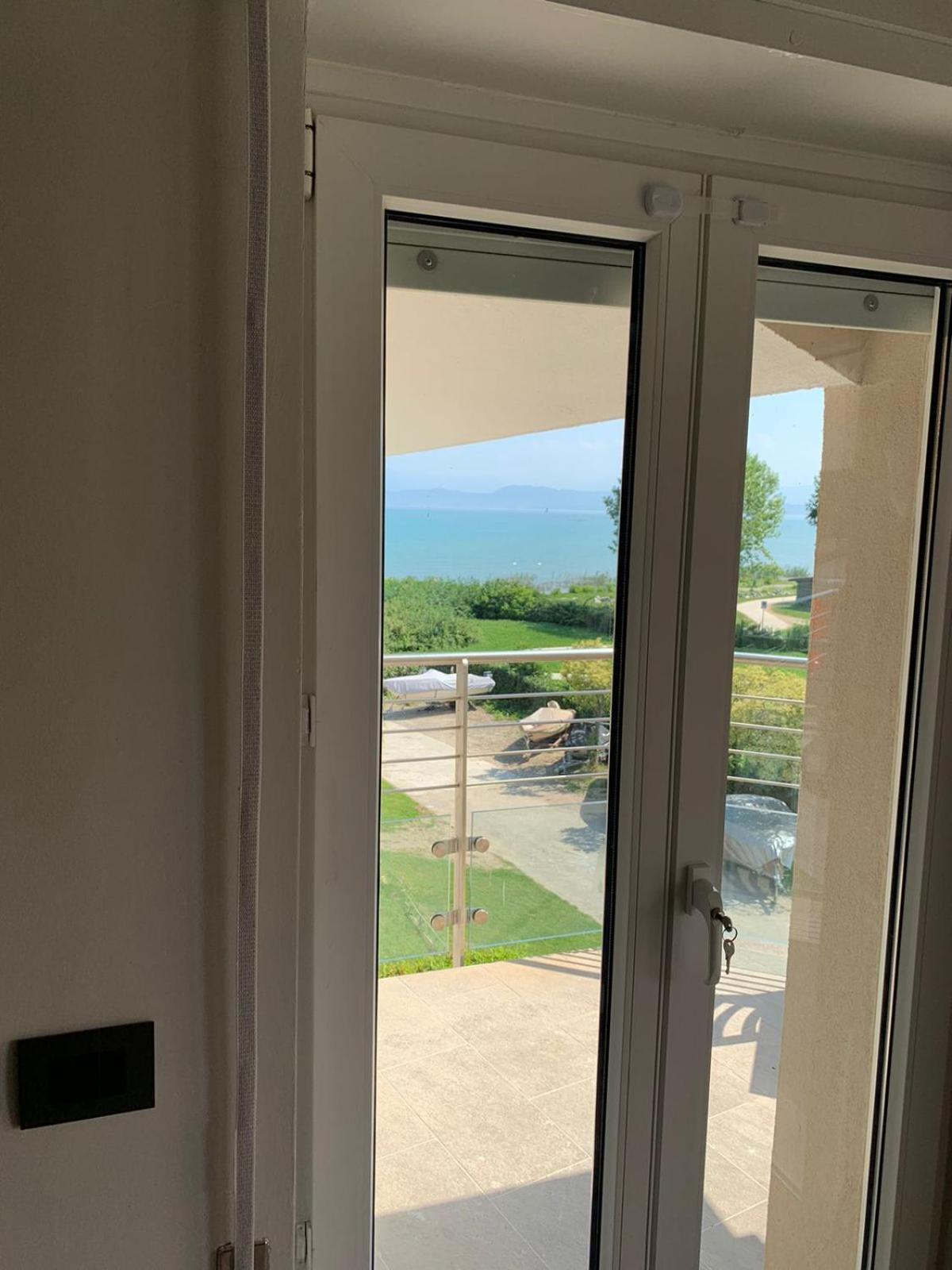 Seeblickwohnung Sirmione - Fronte Lago Mit Privatsteg Eksteriør bilde