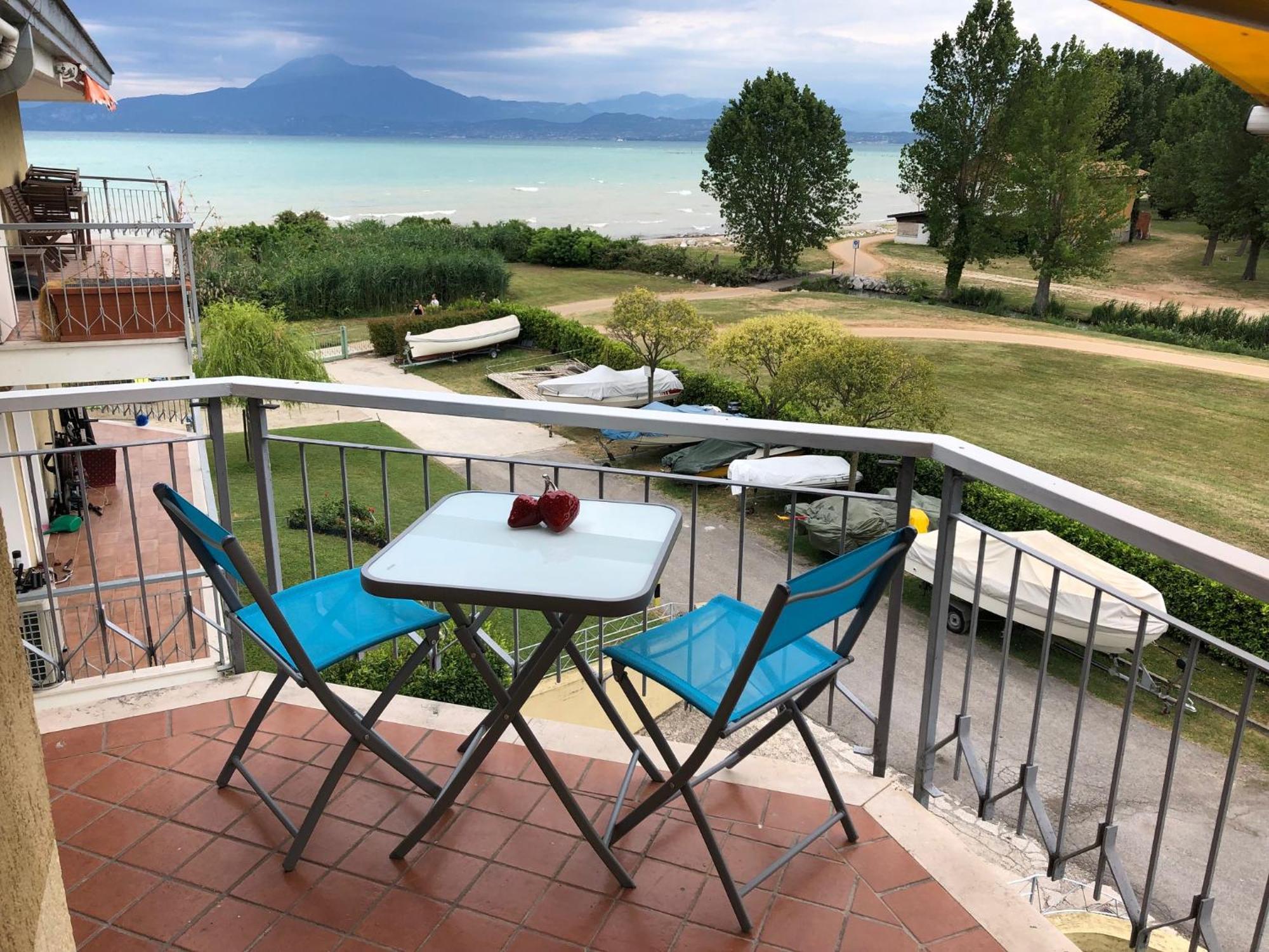 Seeblickwohnung Sirmione - Fronte Lago Mit Privatsteg Eksteriør bilde